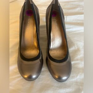 BCBG Generation Women’s Platforms Size 8 1/2 - NEW WITH DEFECTS